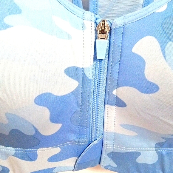 LAYER 8 BLUE CAMO FRONT ZIP MAXIMUM SUPPORT SPORTS BRA SIZE SMALL NWT - Picture 2 of 4